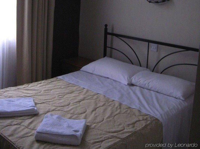 Hotel Central Golders Green 3*